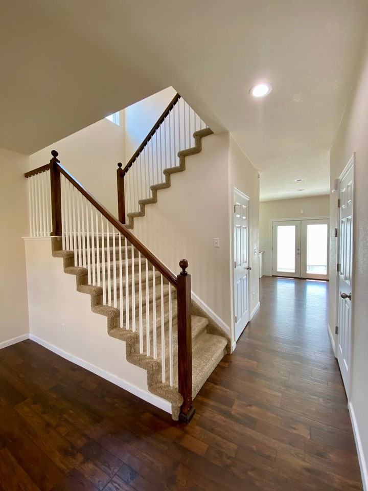 7605 Dobbs Dr - Photo 4 of 22