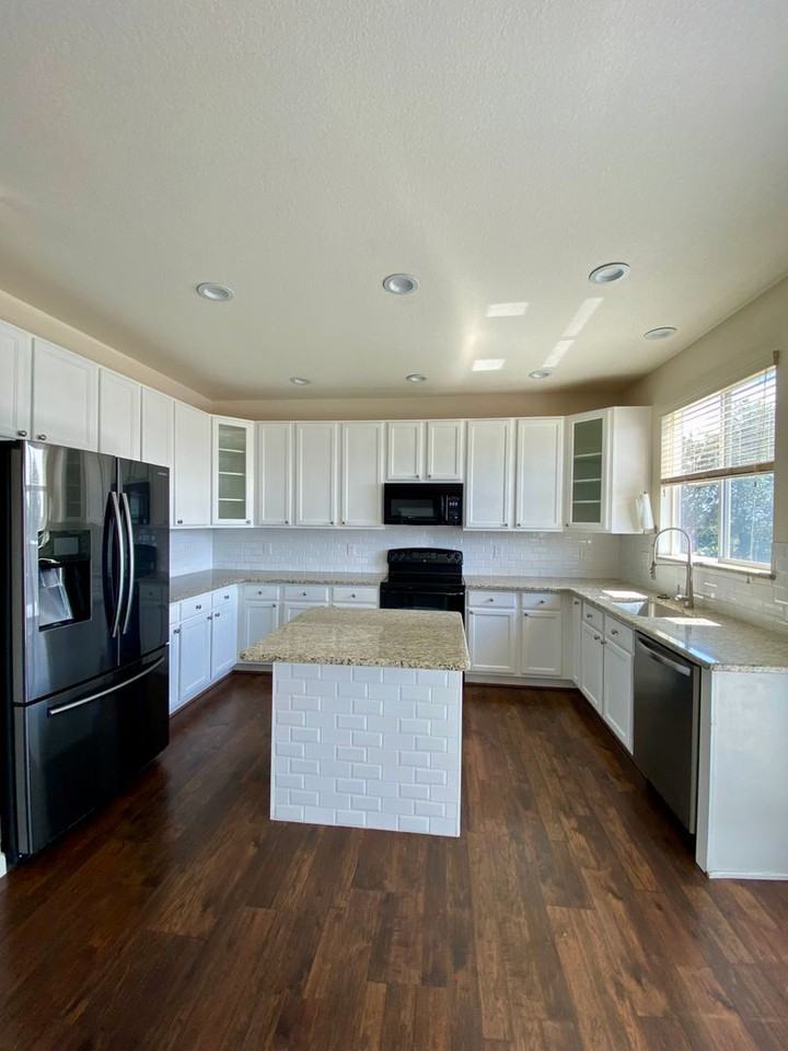 7605 Dobbs Dr - Photo 6 of 22