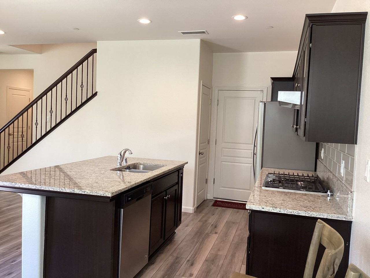 2573 Daisy Dr - Photo 4 of 37