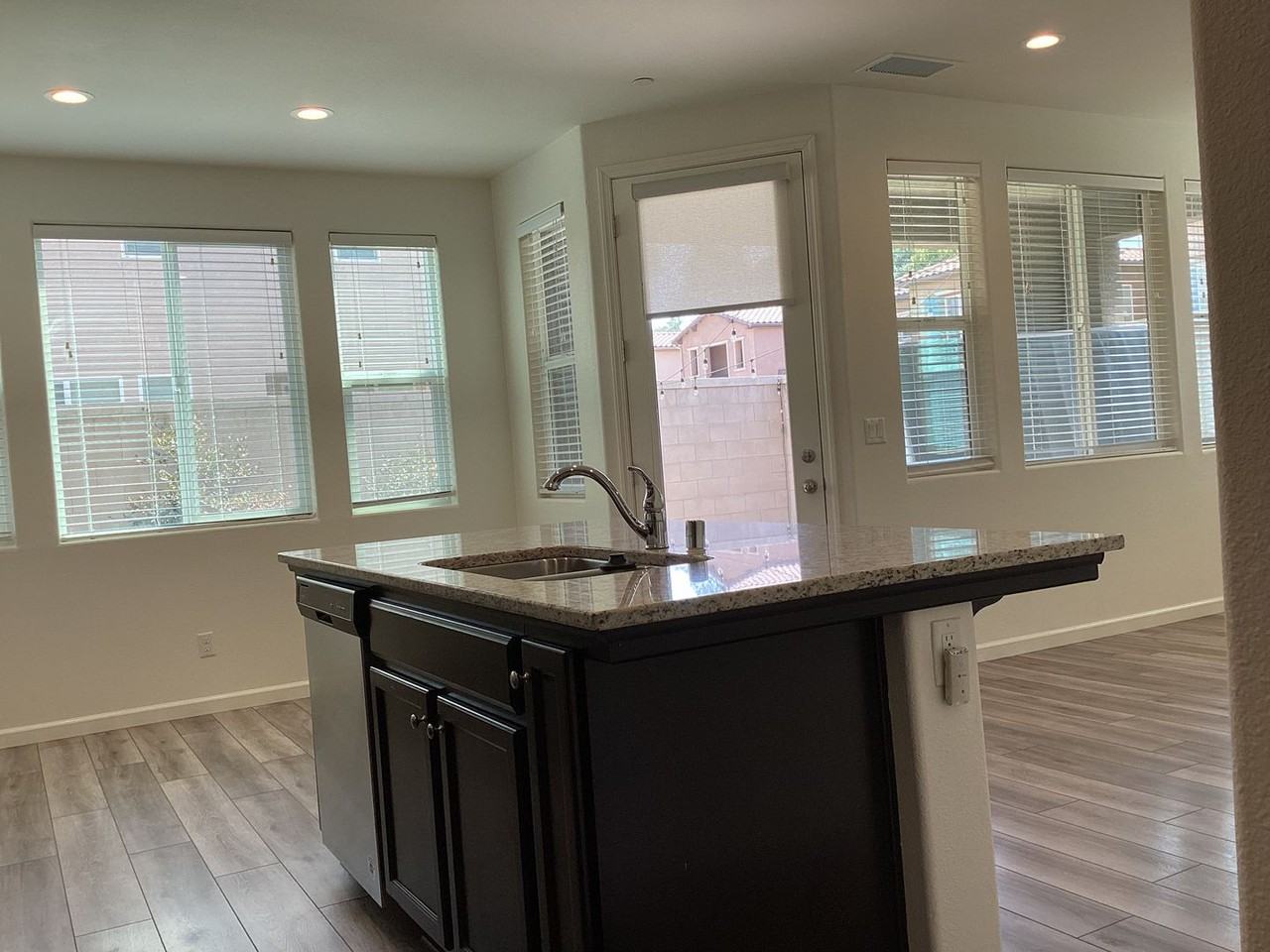 2573 Daisy Dr - Photo 7 of 37