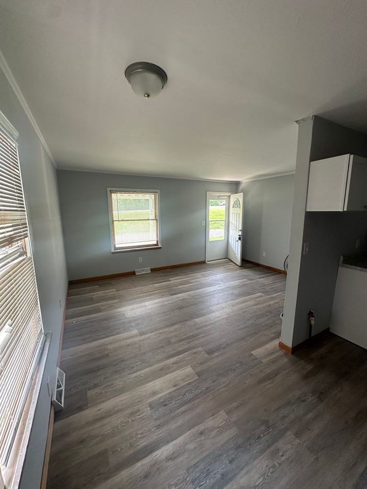 313 E Stanford Ave - Photo 3 of 6