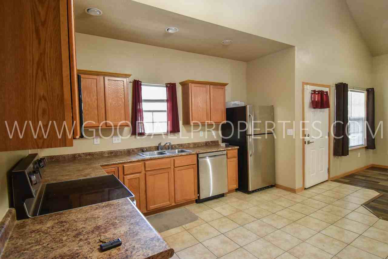 4307 154th St - Photo 3 of 27