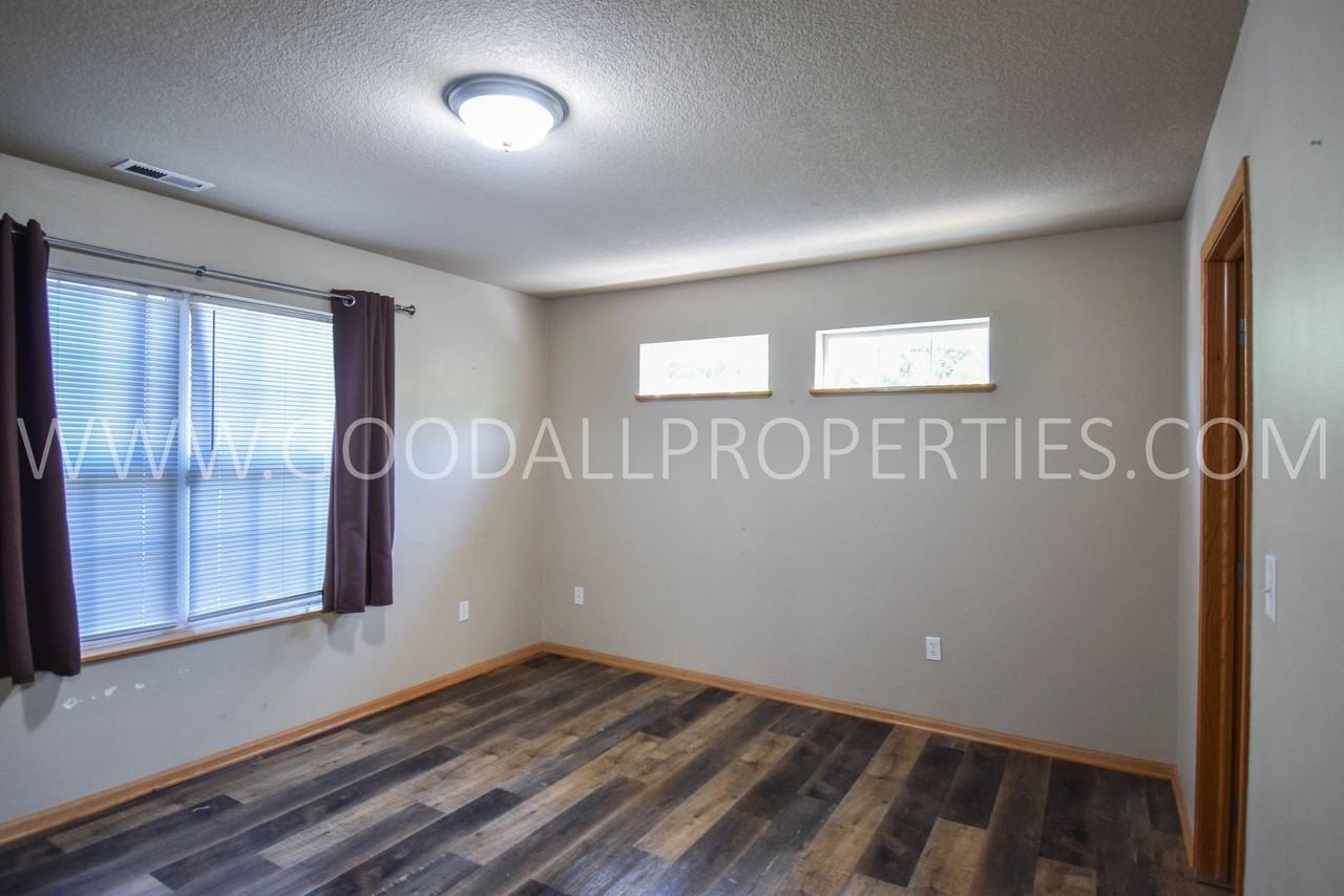 4307 154th St - Photo 6 of 27