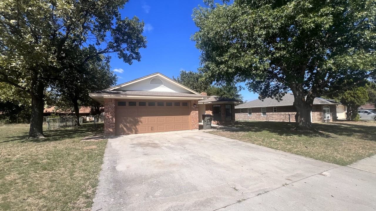 1803 Anna Lee Dr - Photo 2 of 24