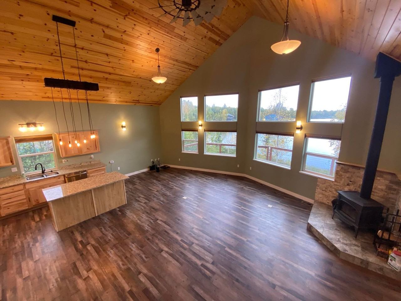 22441 Mirror Lake Dr - Photo 2 of 45
