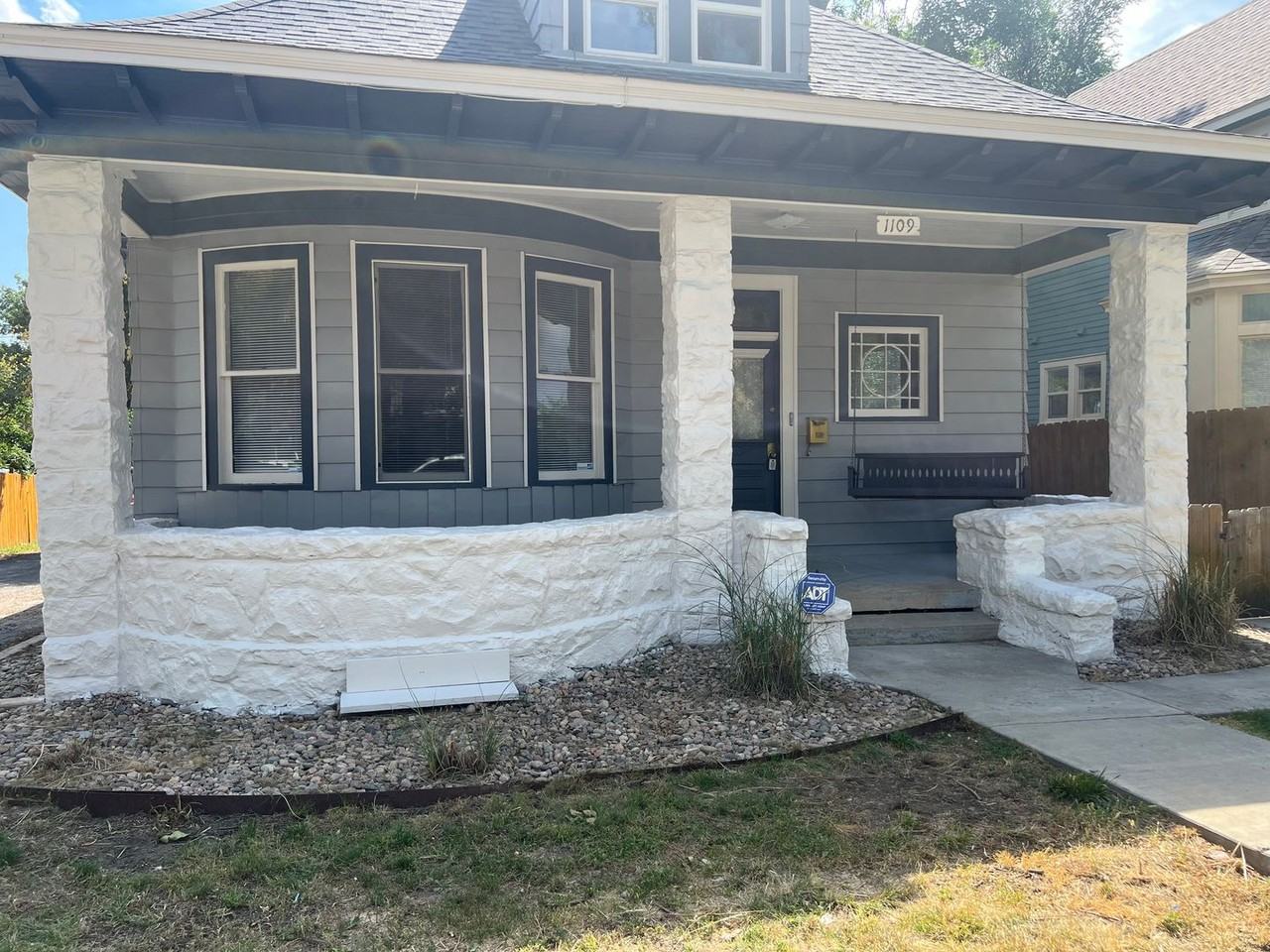 1109 E Platte Ave - Photo 2 of 16