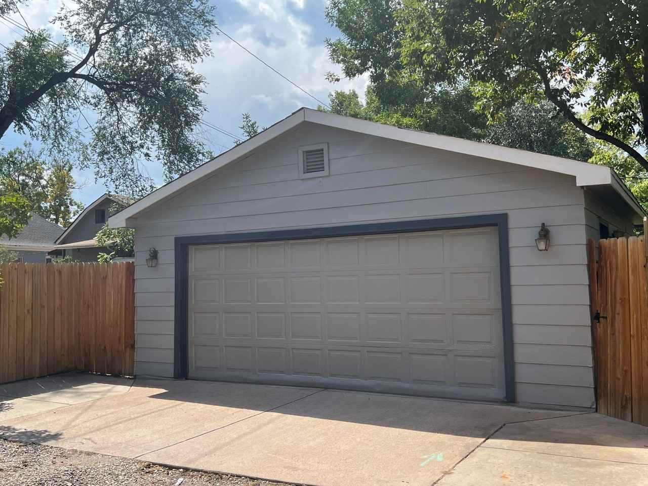 1109 E Platte Ave - Photo 3 of 16