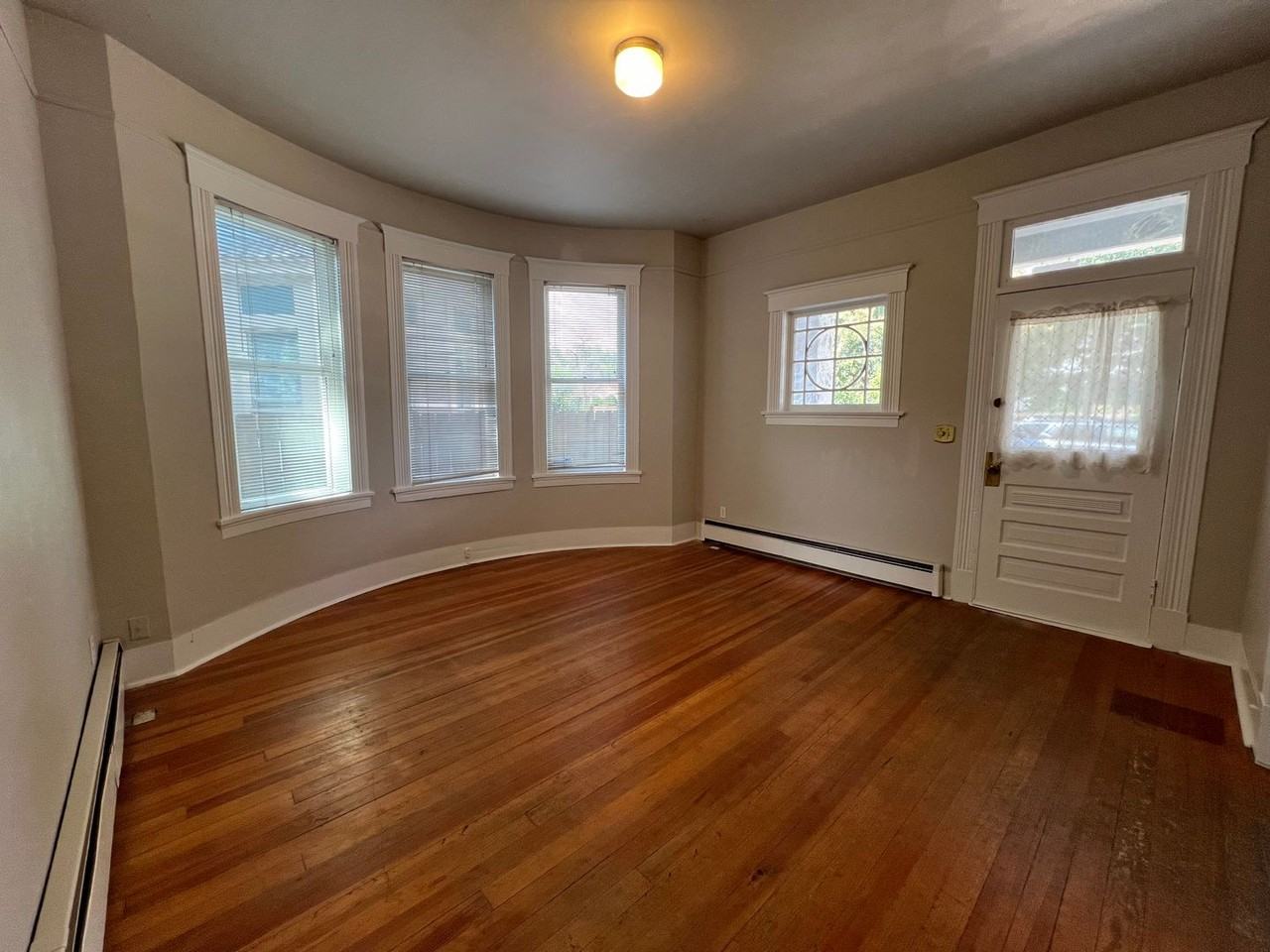 1109 E Platte Ave - Photo 4 of 16