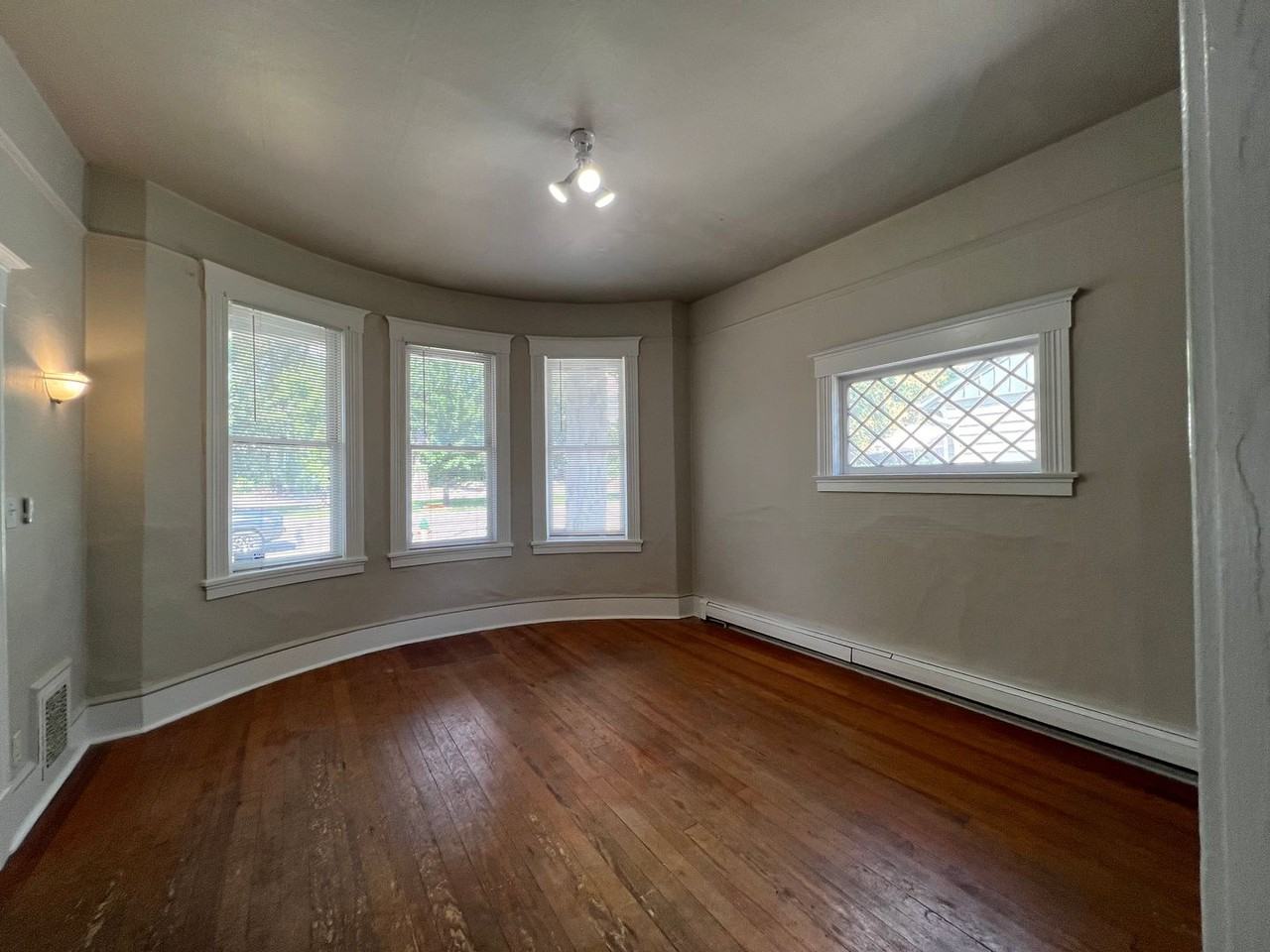1109 E Platte Ave - Photo 5 of 16