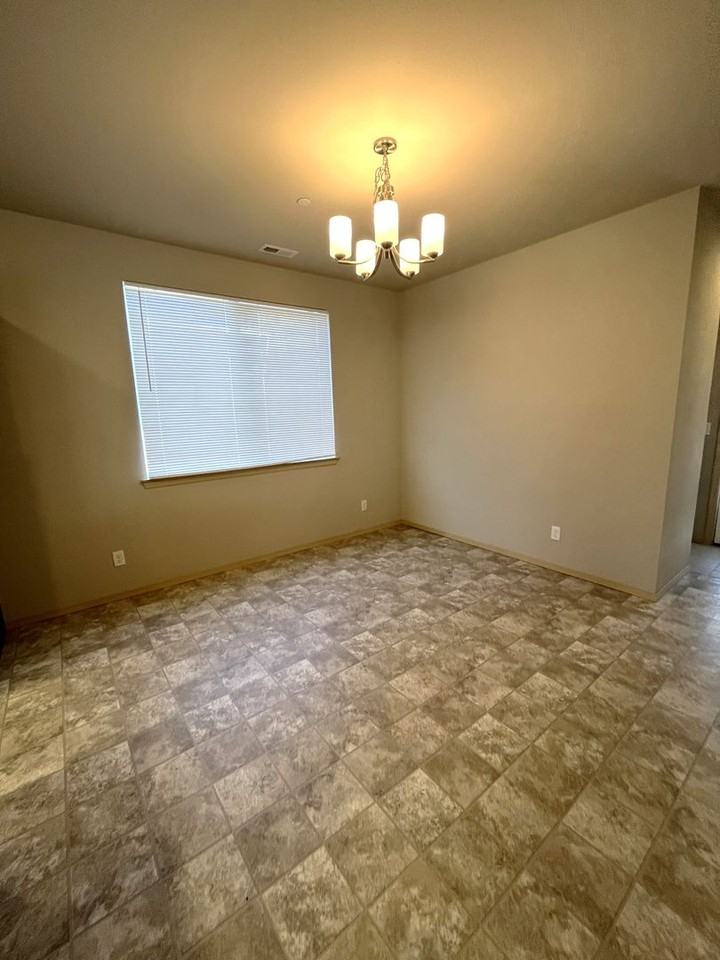 2526 Zeeden Way - Photo 3 of 16