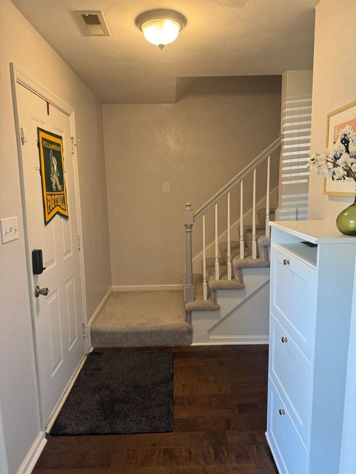 1221 Mondrian Loop - Photo 5 of 20