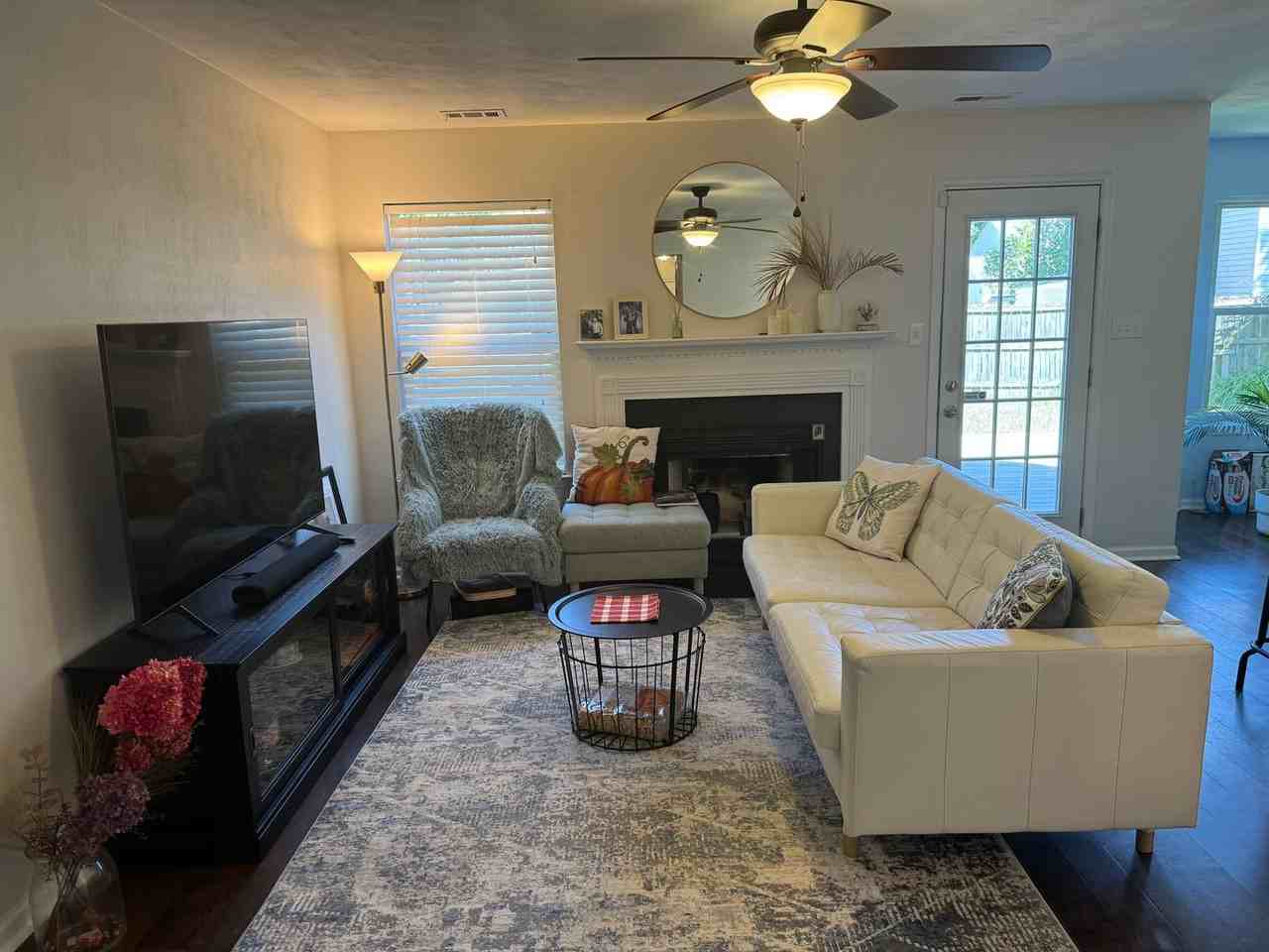 1221 Mondrian Loop - Photo 6 of 20