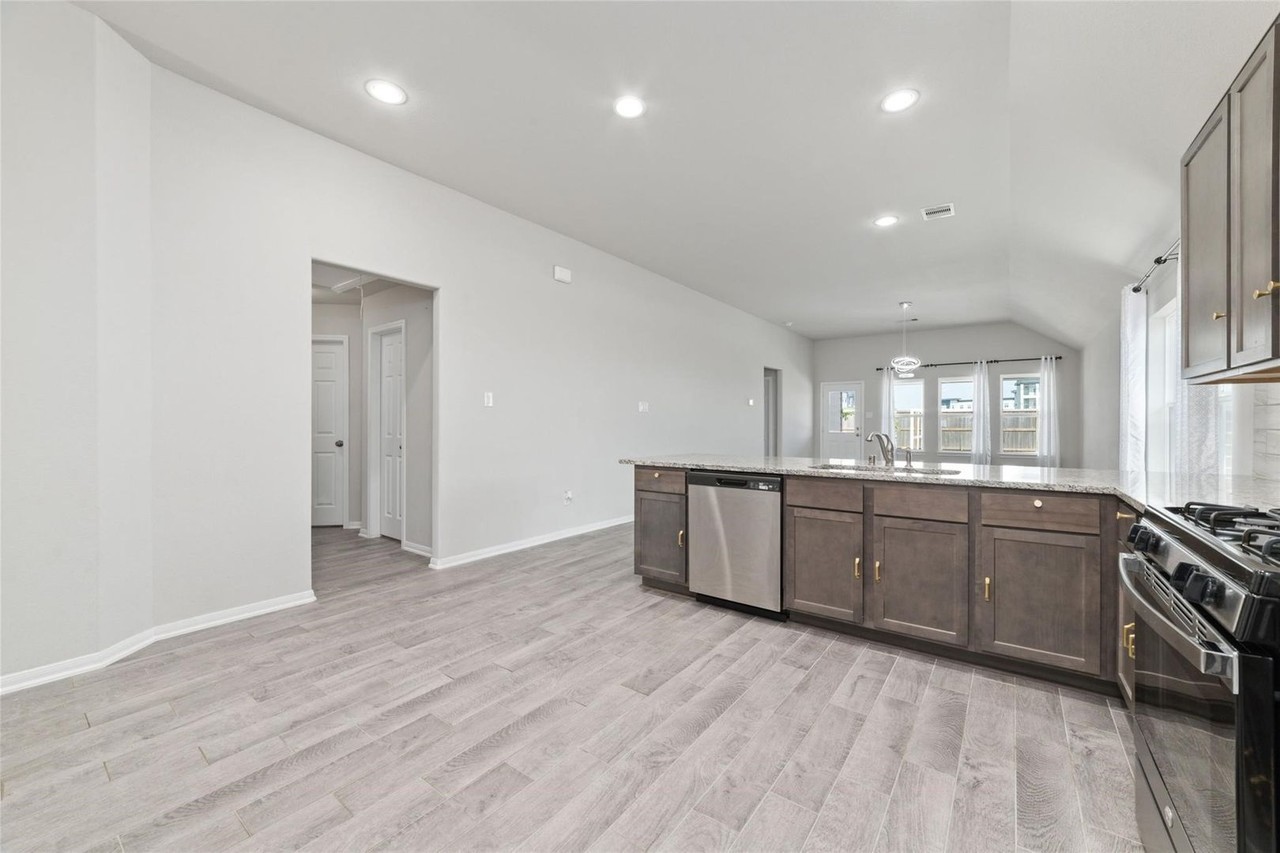 3202 Dawn Redwood Ln - Photo 4 of 25