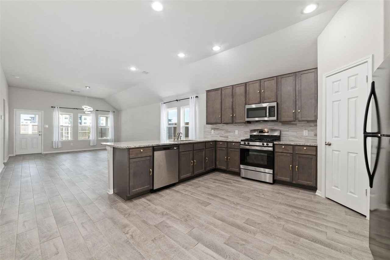 3202 Dawn Redwood Ln - Photo 5 of 25