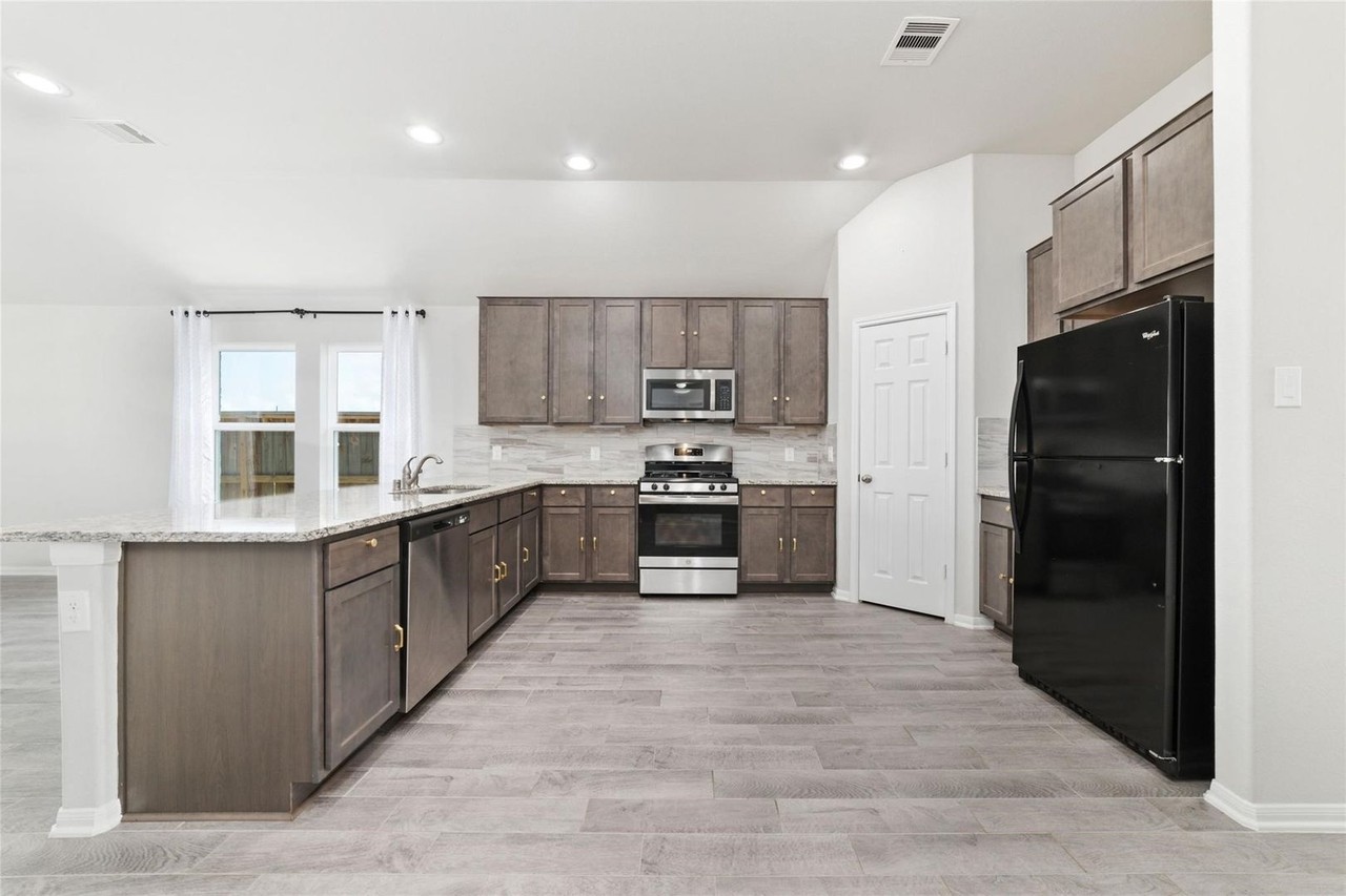 3202 Dawn Redwood Ln - Photo 6 of 25