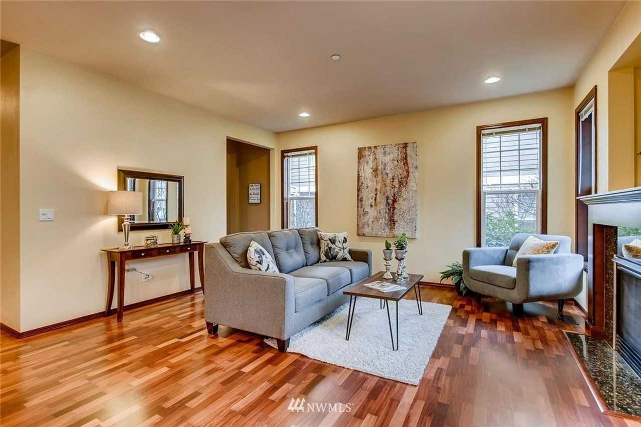 1042 215th Place Southeast - Photo 5 of 25