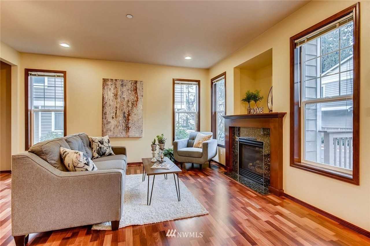 1042 215th Place Southeast - Photo 4 of 25