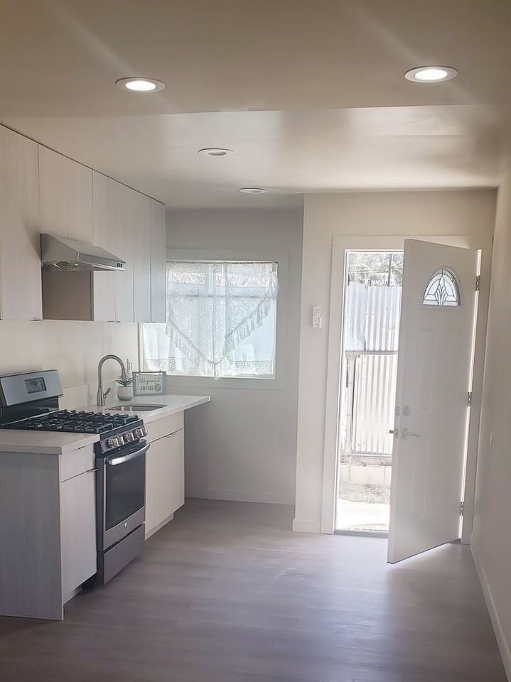 1090 Casa Hermosa Dr - Photo 3 of 11