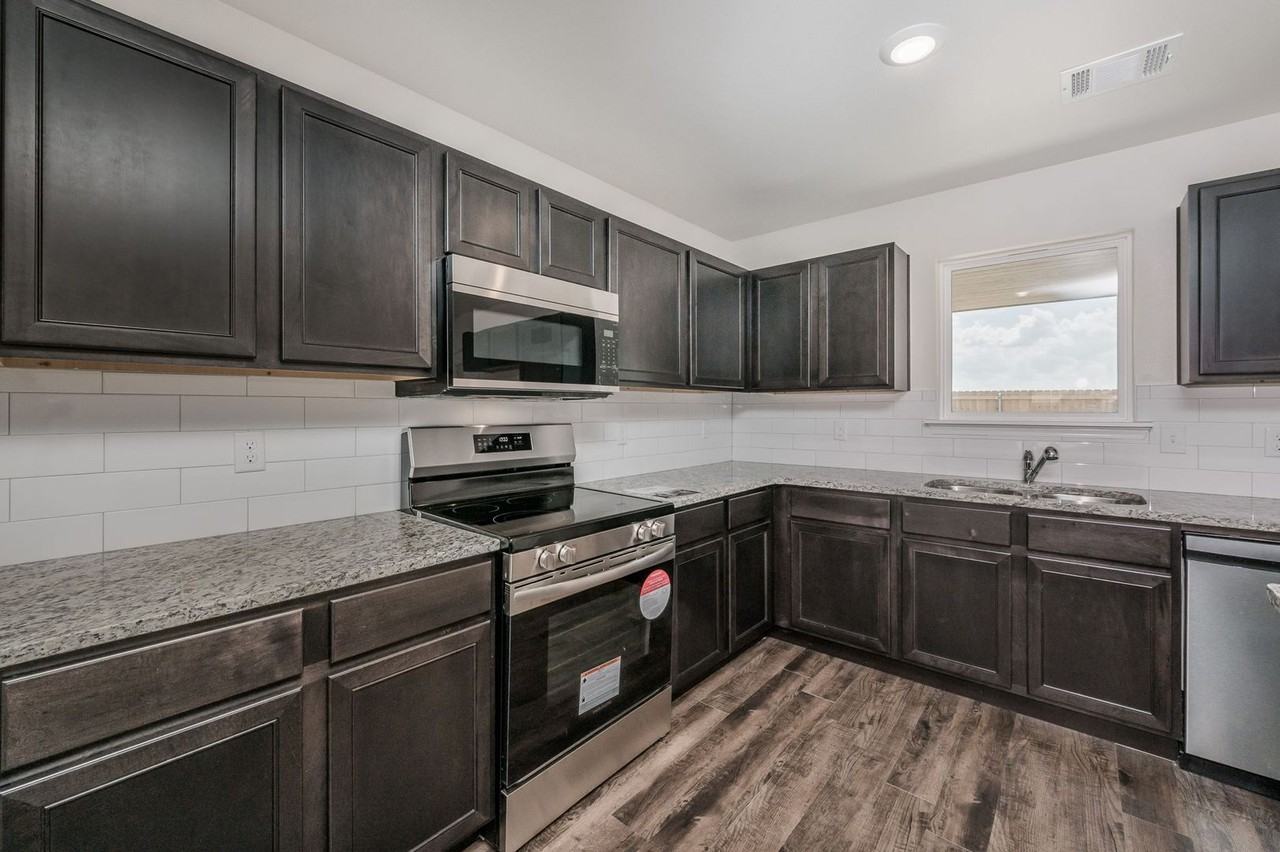 4305 Beacon Rd - Photo 3 of 18