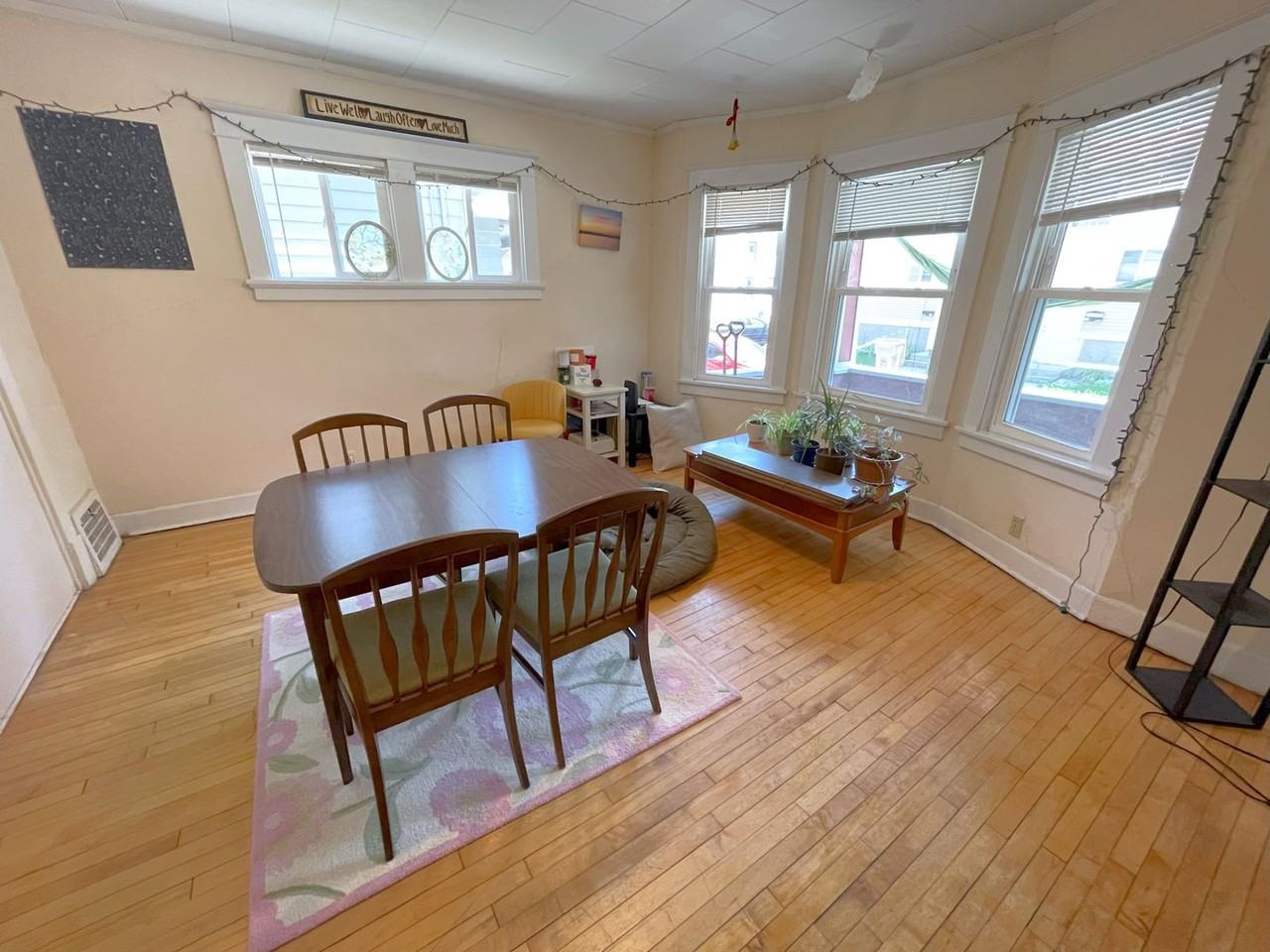 1318 Saint James Ct - Photo 6 of 23