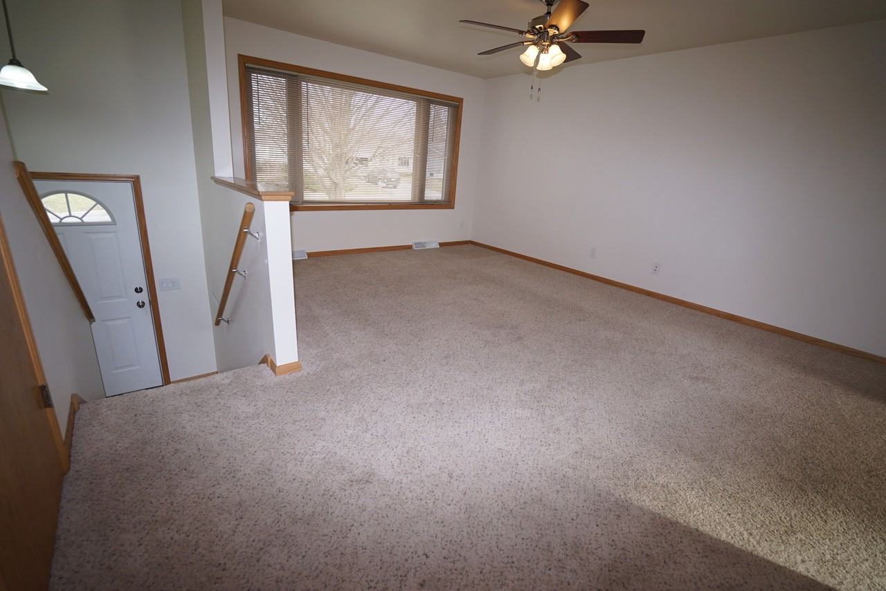 2739 Lyman Ln - Photo 2 of 12