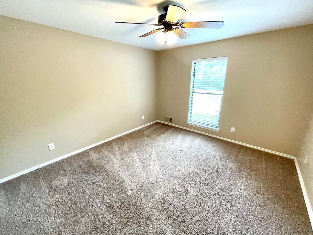 2631 W Prairie Creek Dr - Photo 3 of 18