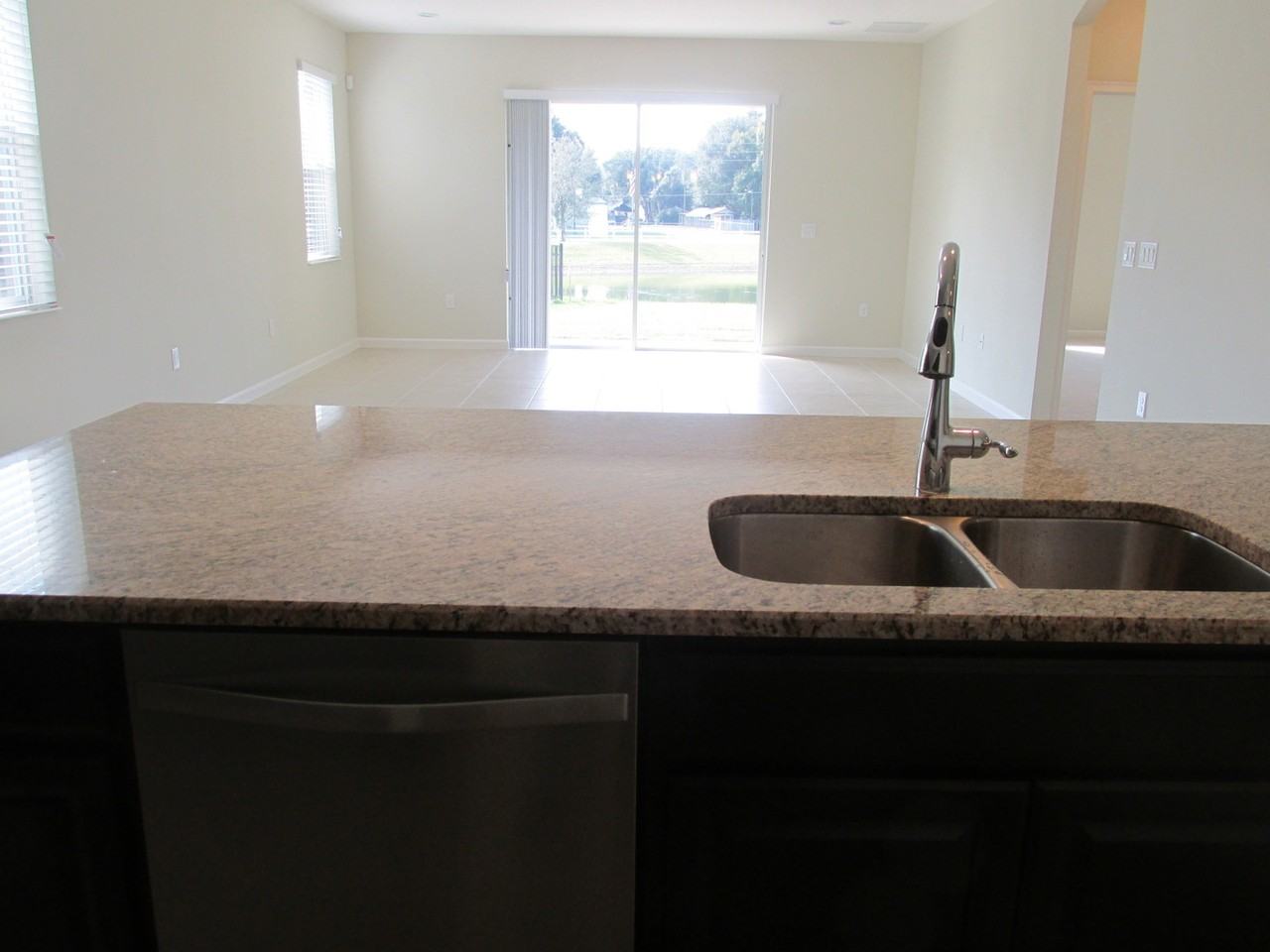 2404 Sabastian St - Photo 4 of 15