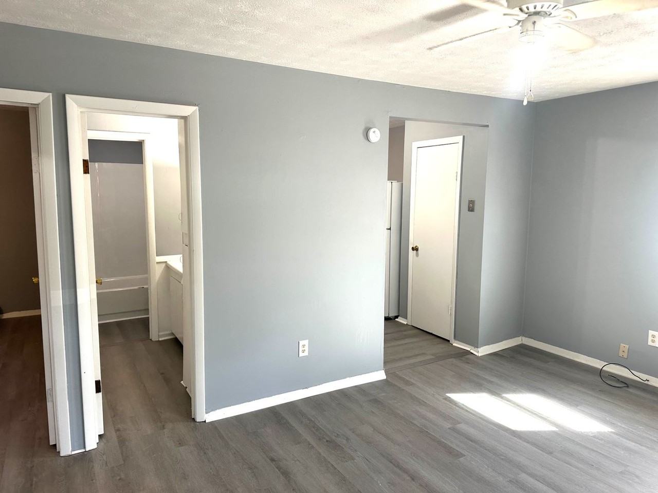 234-236 W Elm St - Photo 3 of 11