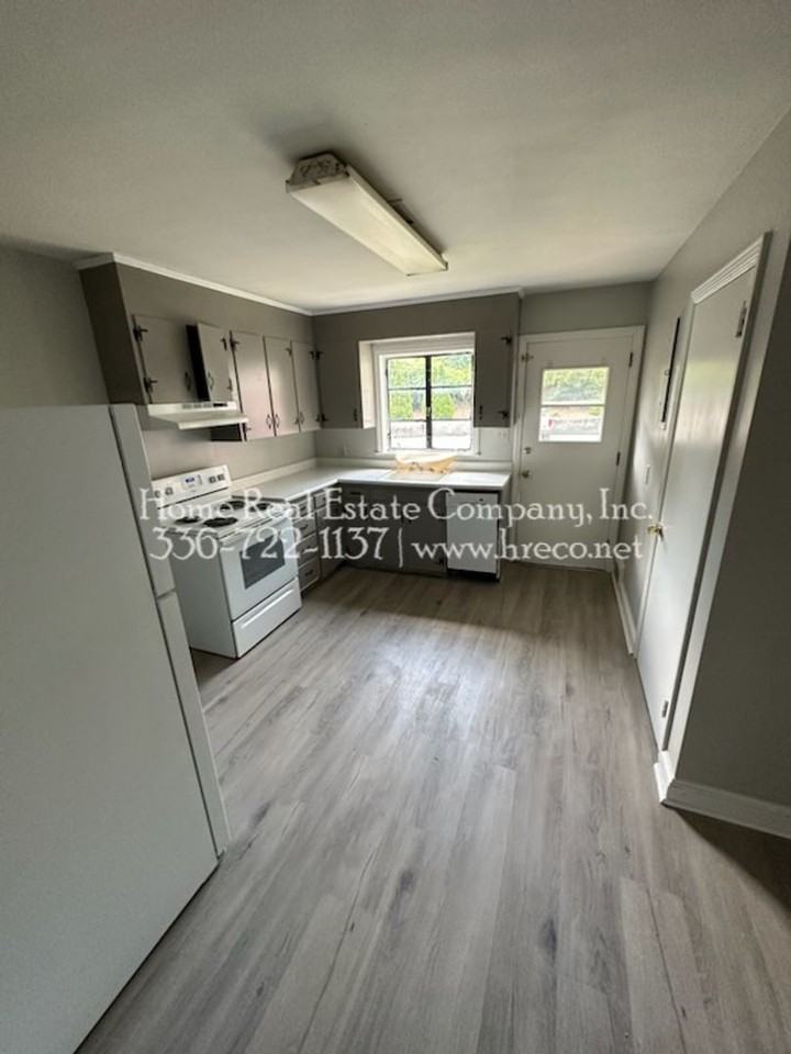 1615 W Northwest Blvd - Photo 4 of 8