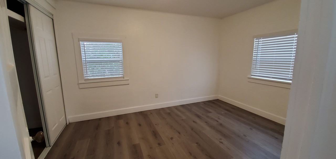 128 W Railroad Ave - Photo 3 of 14