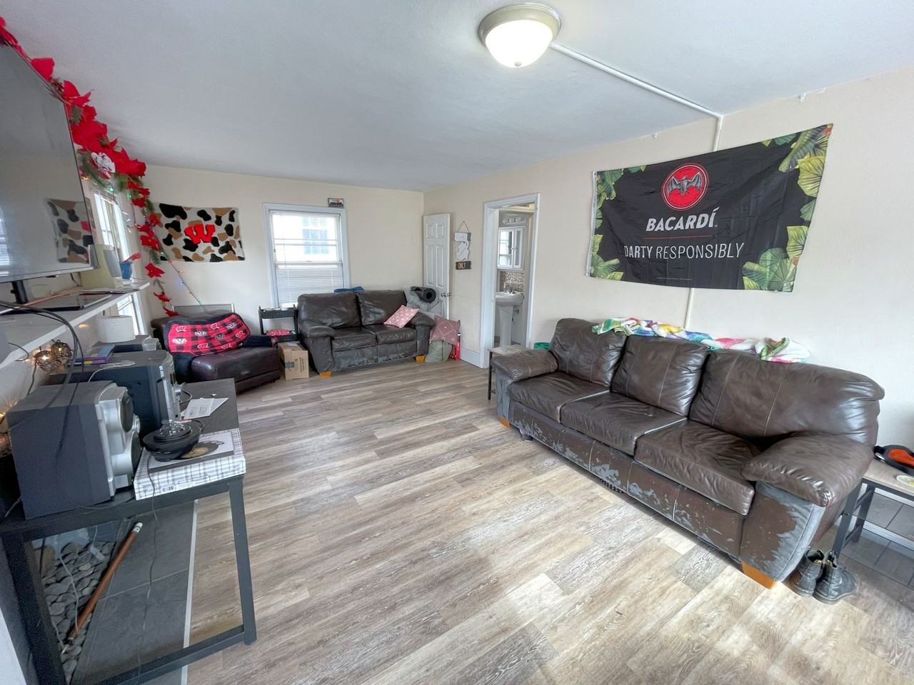 1544 Adams St - Photo 6 of 28