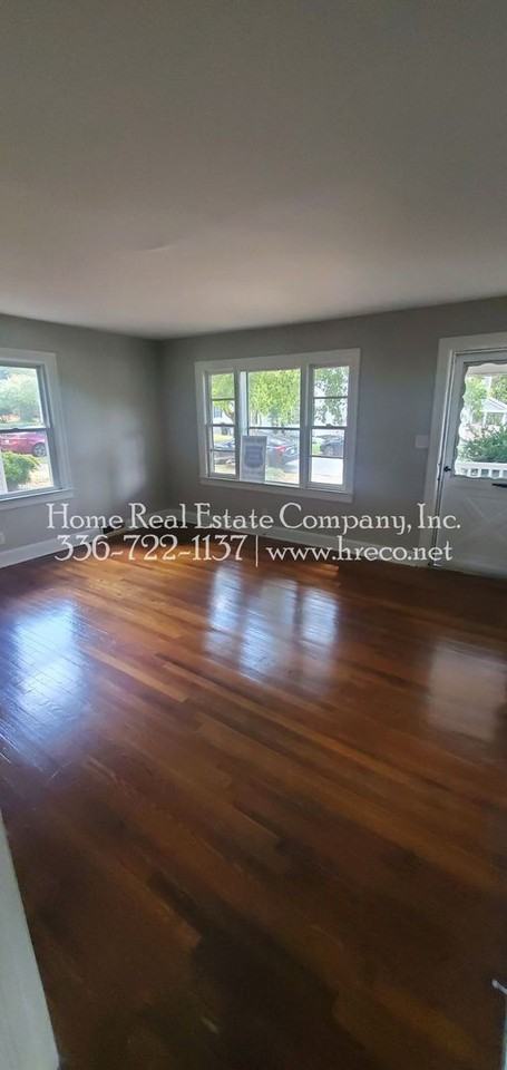 725 W 25 1/2 St - Photo 2 of 9