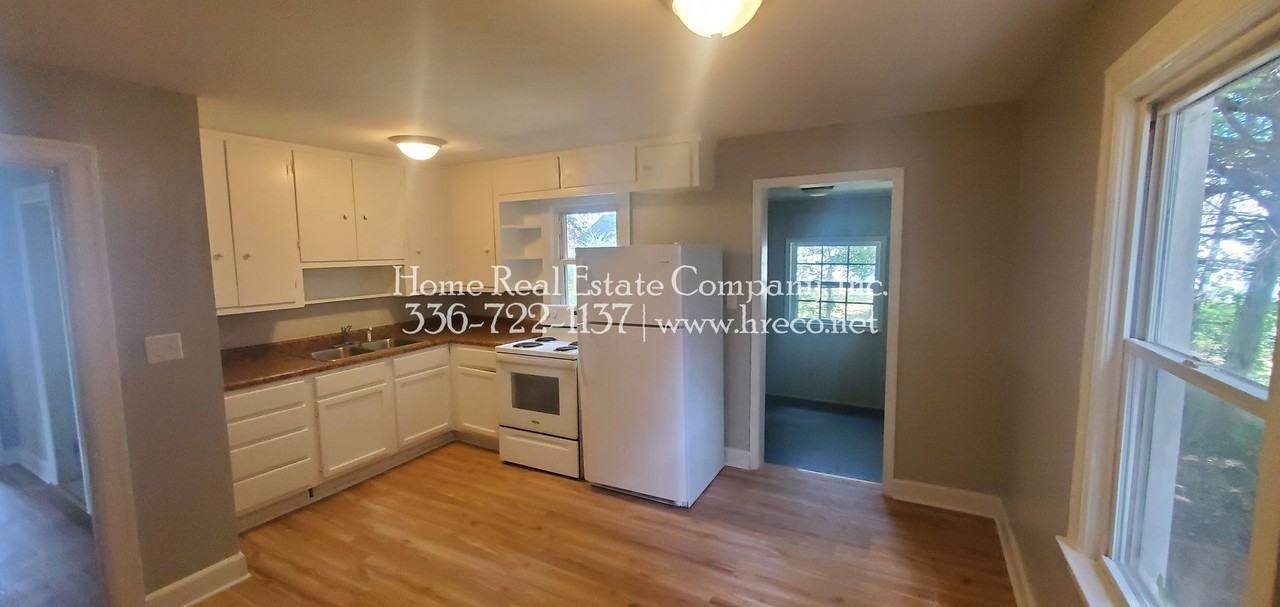 725 W 25 1/2 St - Photo 3 of 9