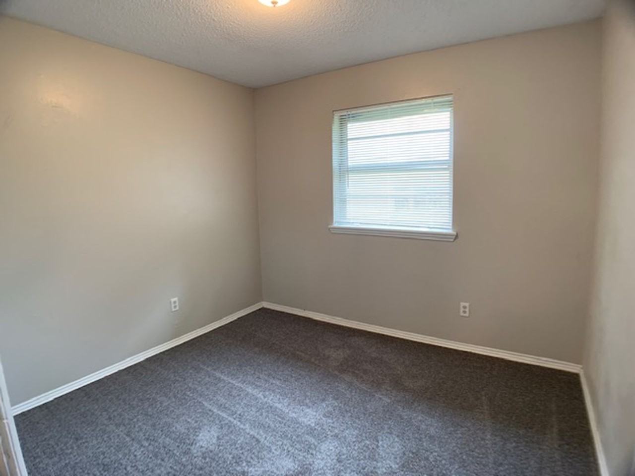 6812 S Land Ave - Photo 4 of 27