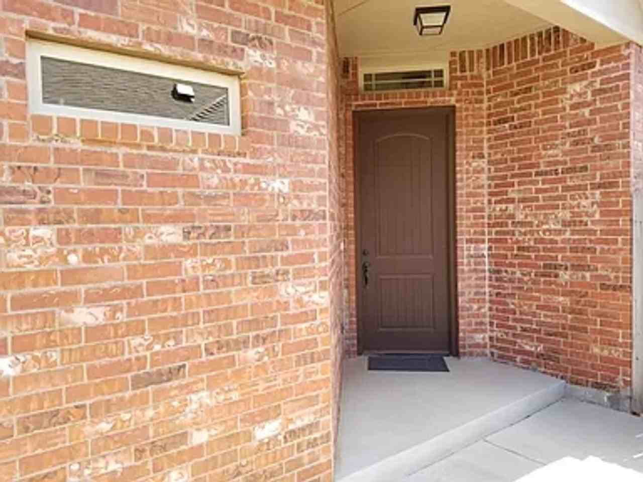 901 Heather Ln - Photo 2 of 39