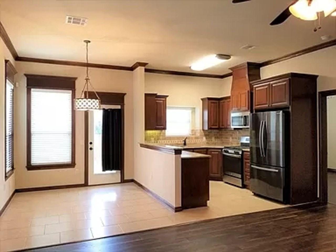 901 Heather Ln - Photo 5 of 39