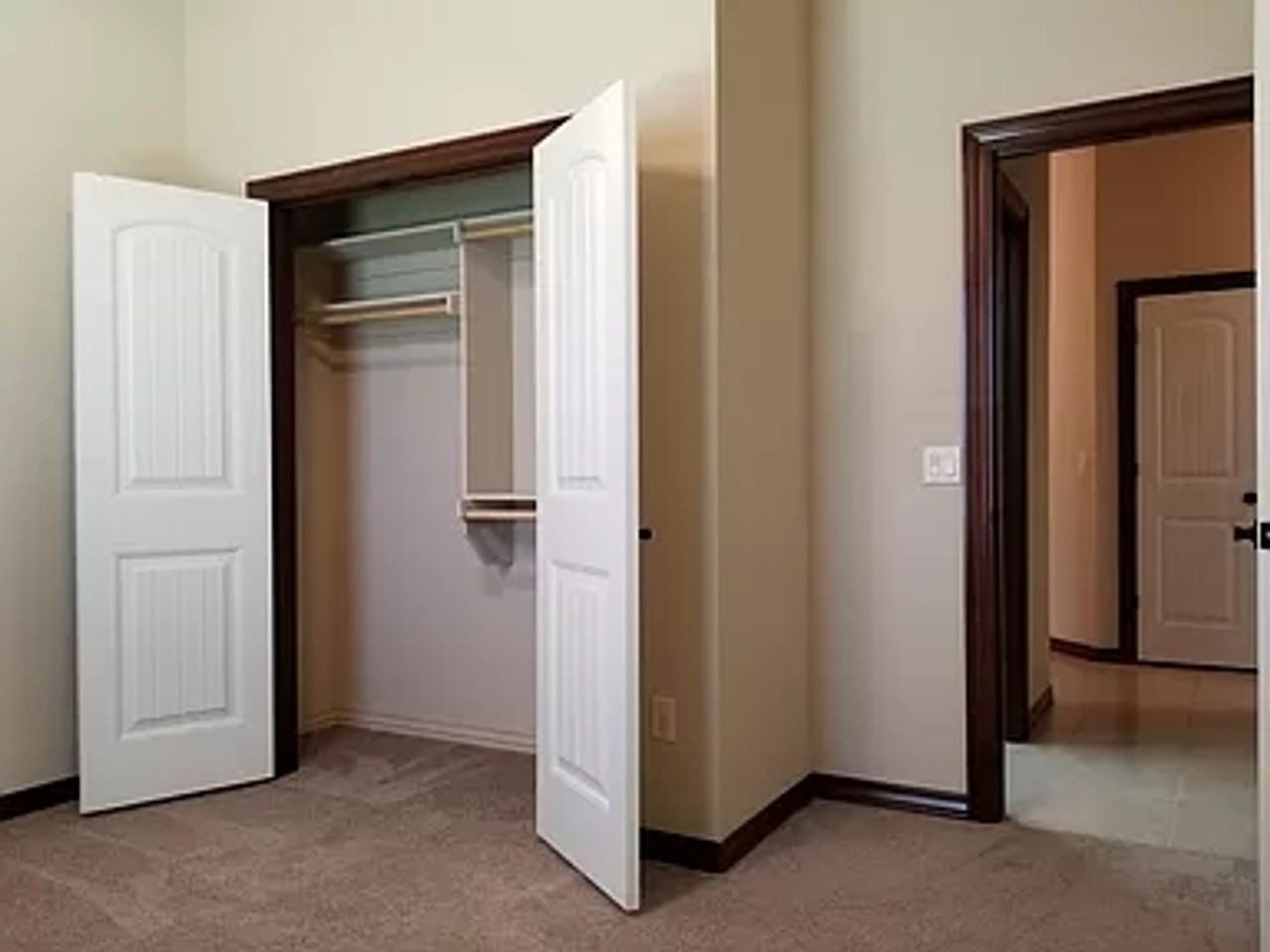 901 Heather Ln - Photo 6 of 39