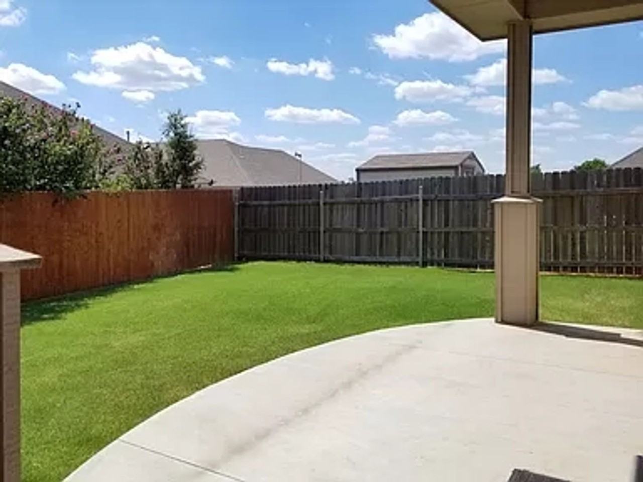 901 Heather Ln - Photo 4 of 39