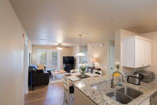 921 Sw Depot Ave - Photo 1 of 1