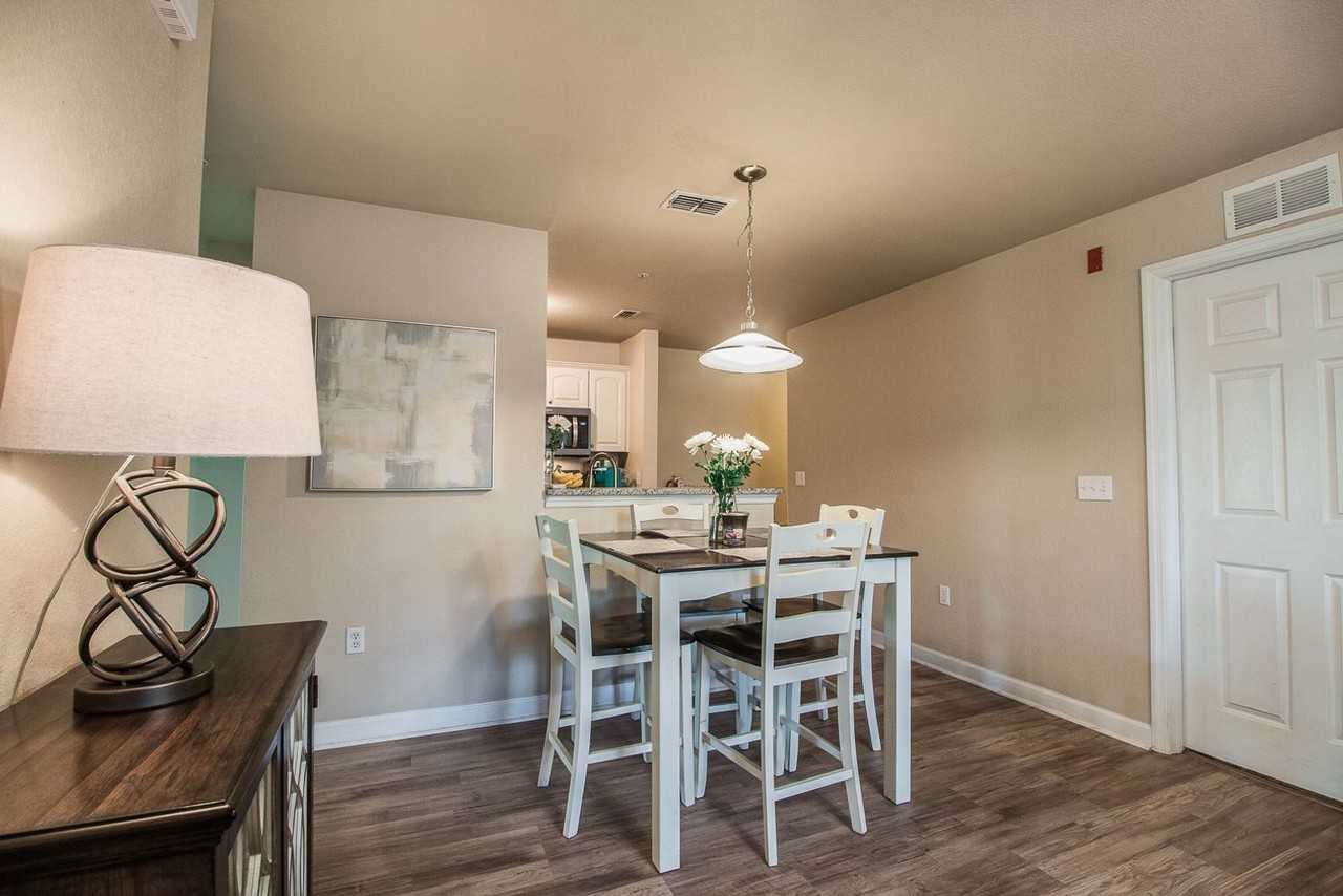 921 Southwest Depot Avenue - Photo 2 of 24