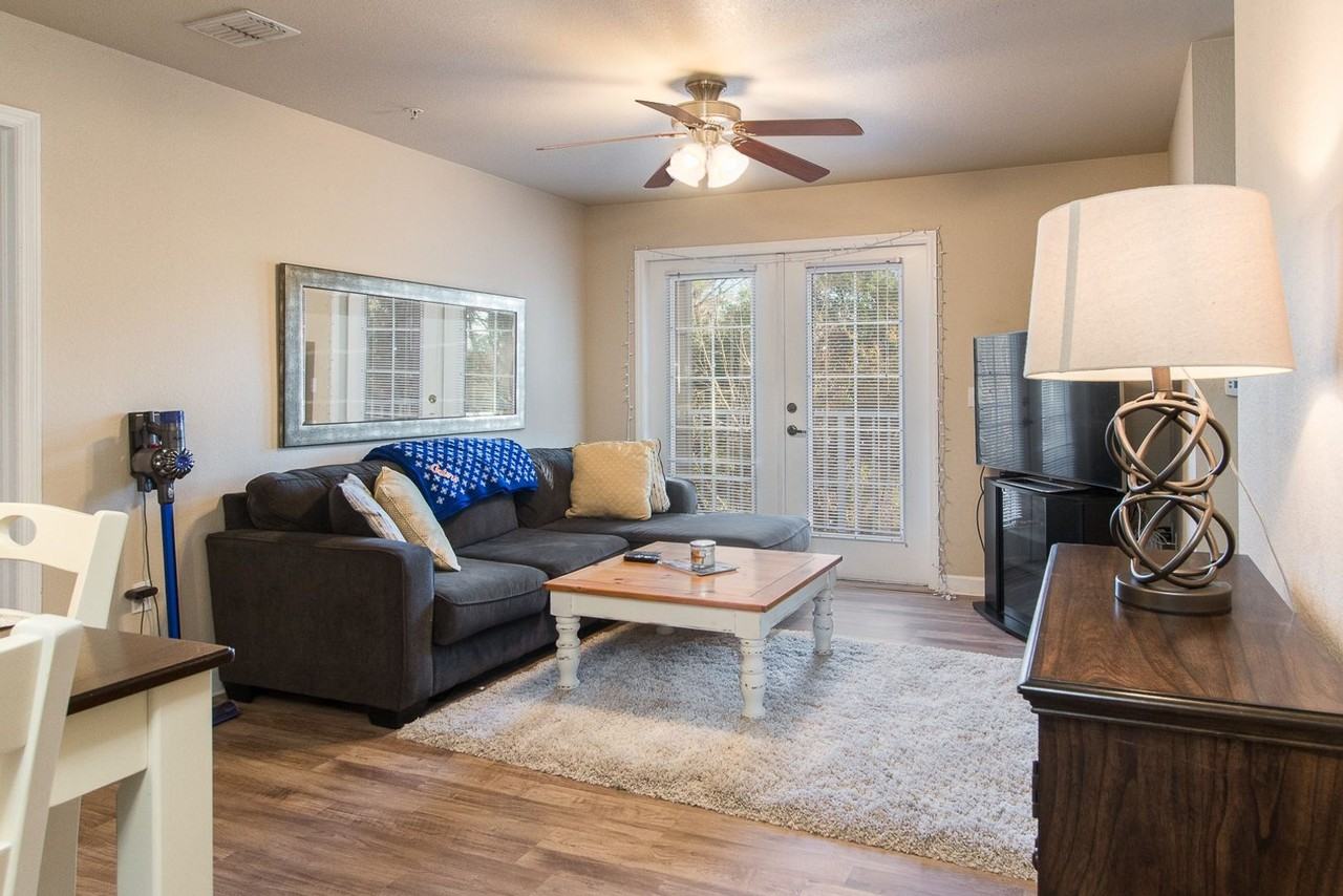 921 Southwest Depot Avenue - Photo 6 of 24