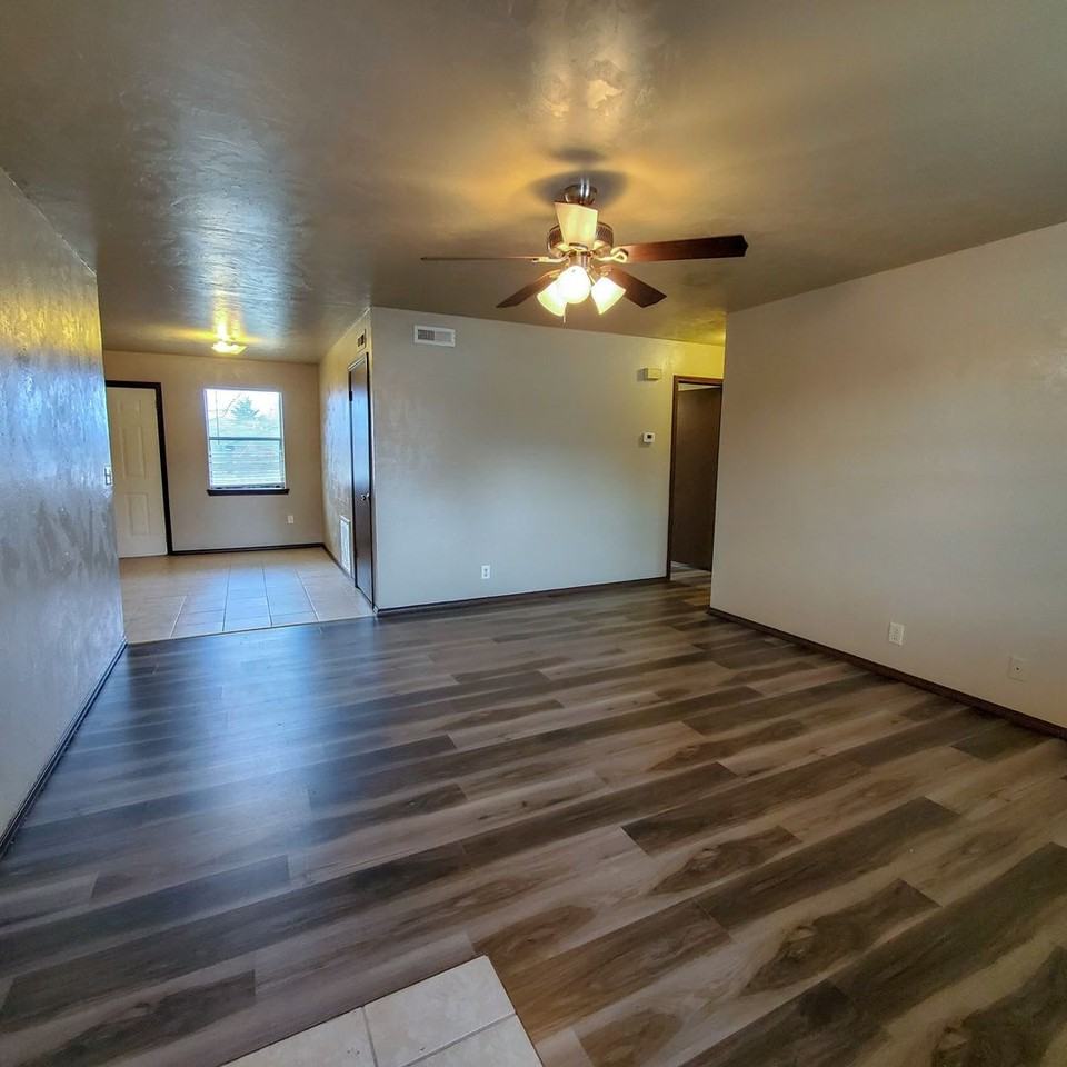 1214 Pond Creek Dr - Photo 2 of 40