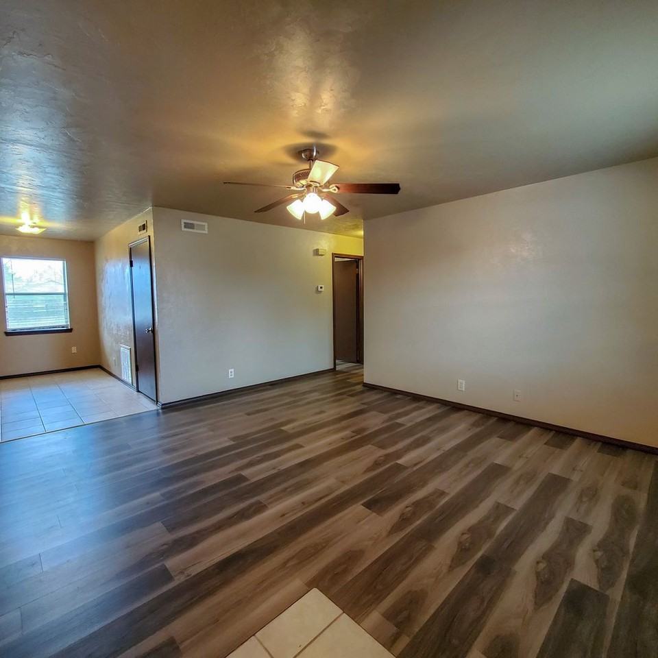 1214 Pond Creek Dr - Photo 3 of 40