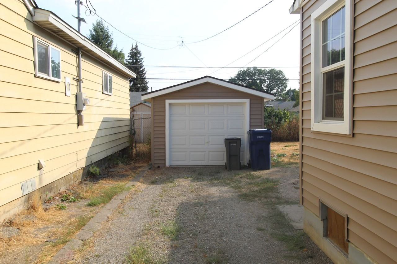 418 E Hawthorne Rd - Photo 7 of 12