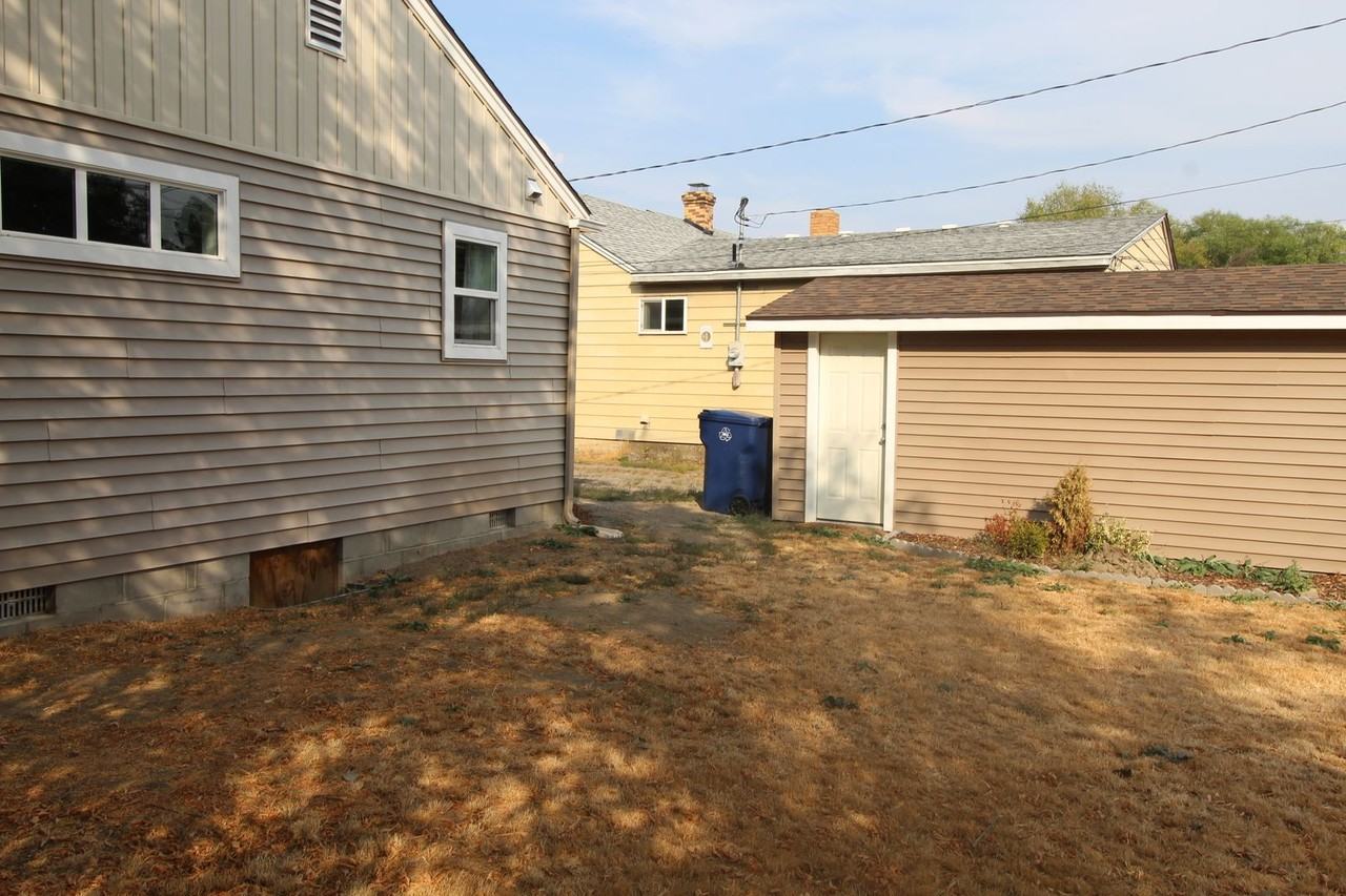 418 E Hawthorne Rd - Photo 5 of 12