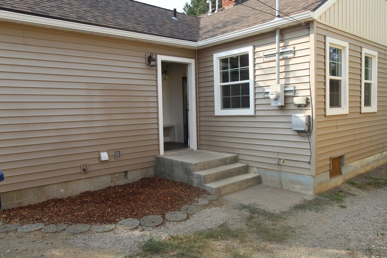 418 E Hawthorne Rd - Photo 6 of 12