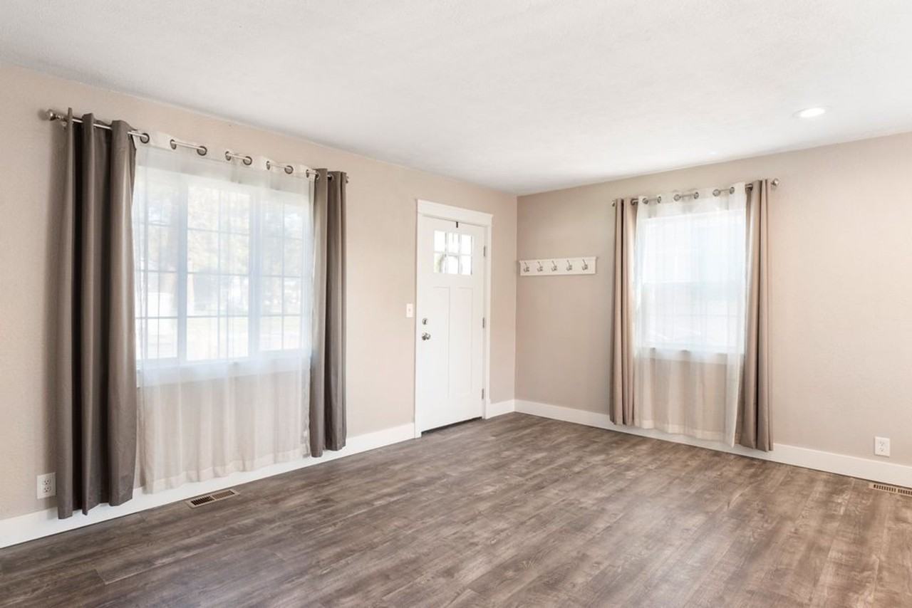 418 E Hawthorne Rd - Photo 2 of 23