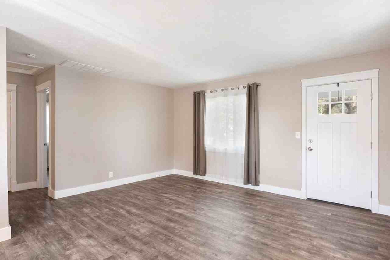 418 E Hawthorne Rd - Photo 3 of 23