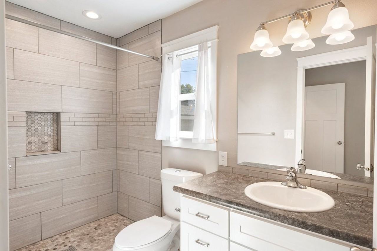 418 E Hawthorne Rd - Photo 3 of 12