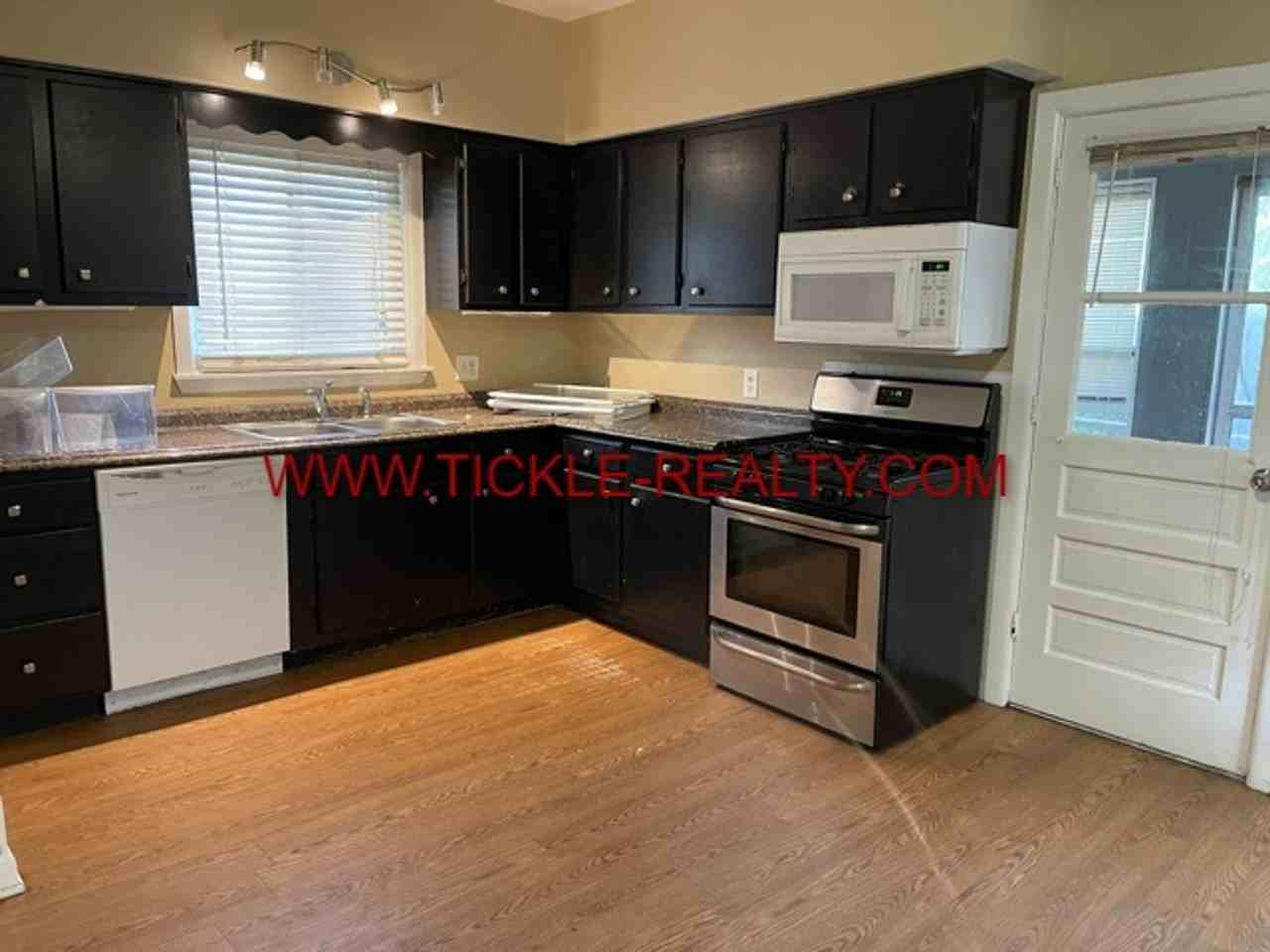 110 Henrietta St - Photo 2 of 18